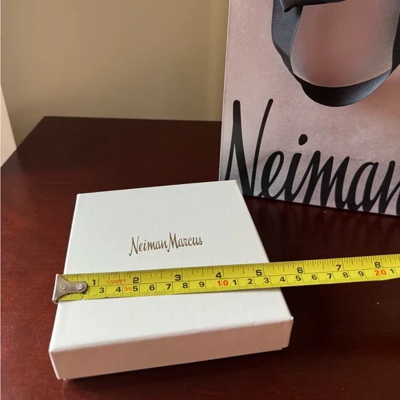 New Neiman Marcus gift box and bag set - Picture 4 of 5